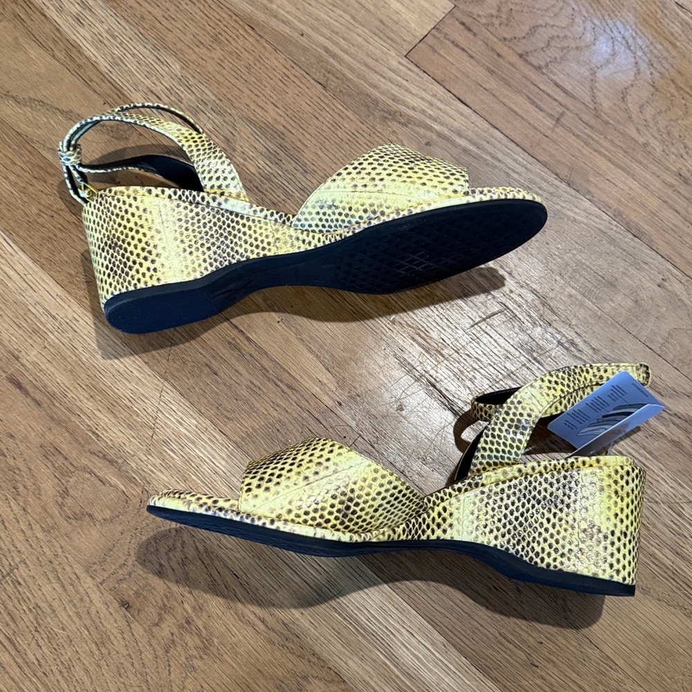 AEROSOLES Nixon Yellow Snakeskin Sandals nwt size 7.5 - Picture 4 of 12